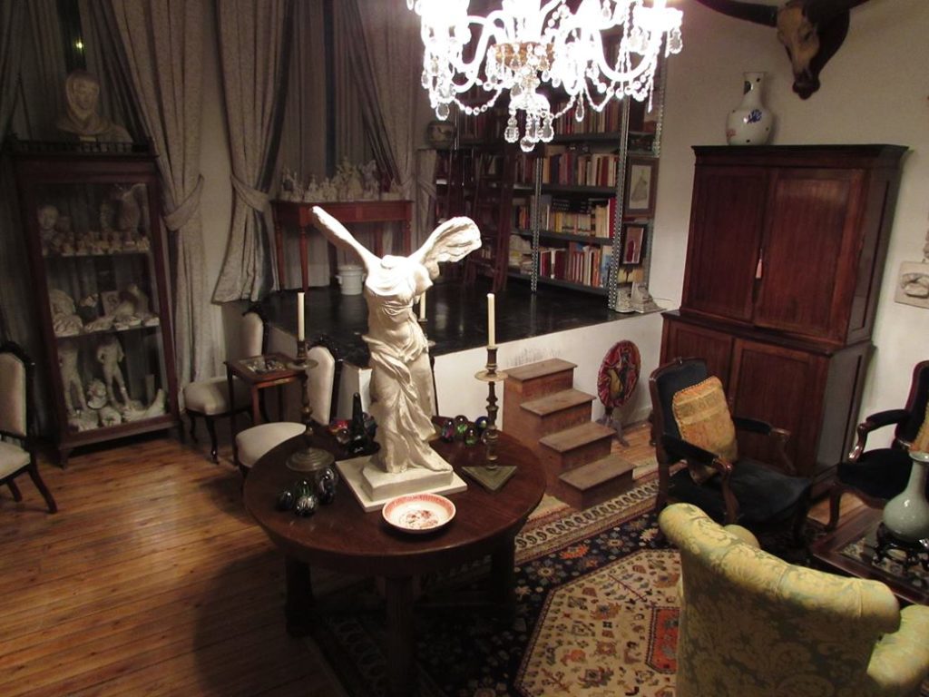 Precioso edificio de finales del siglo XIX con múltiples espacios